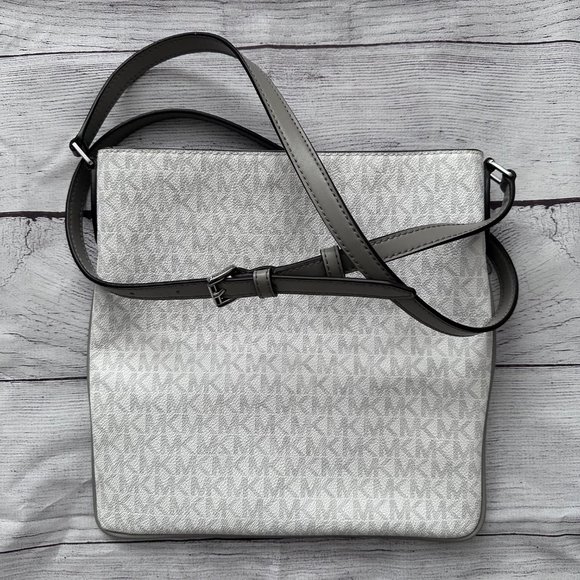 NEW! Designer MICHAEL KORS Jet Set White/Grey Monogram Crossbody Bag NWOT - Picture 3 of 8
